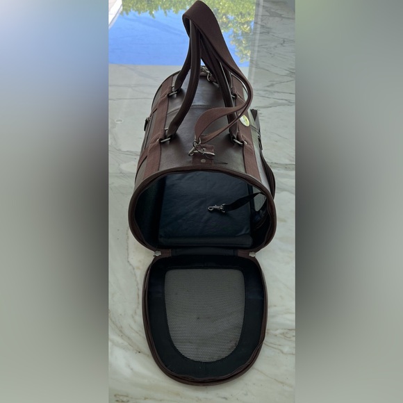 FETCHING BROWN CAT CARRIER APPROXIMATELY 18 x 11 x 12 - Picture 15 of 16